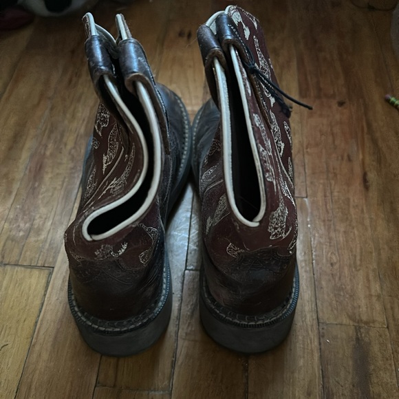 Beyond adorable and fun artists with chicken print - Picture 3 of 7